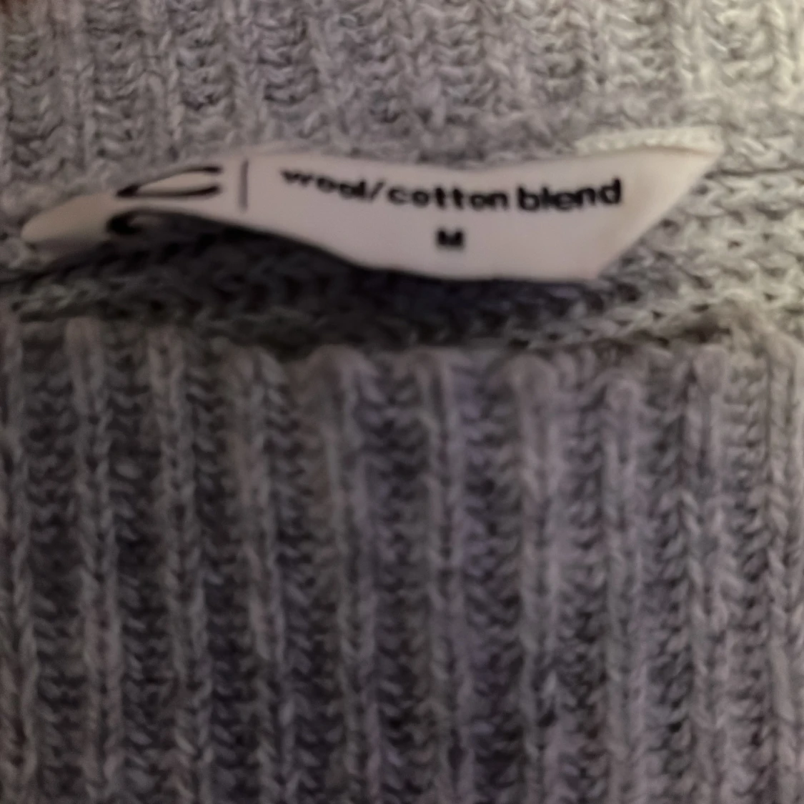 Grå stickad tröja i ull/bomull M - 1