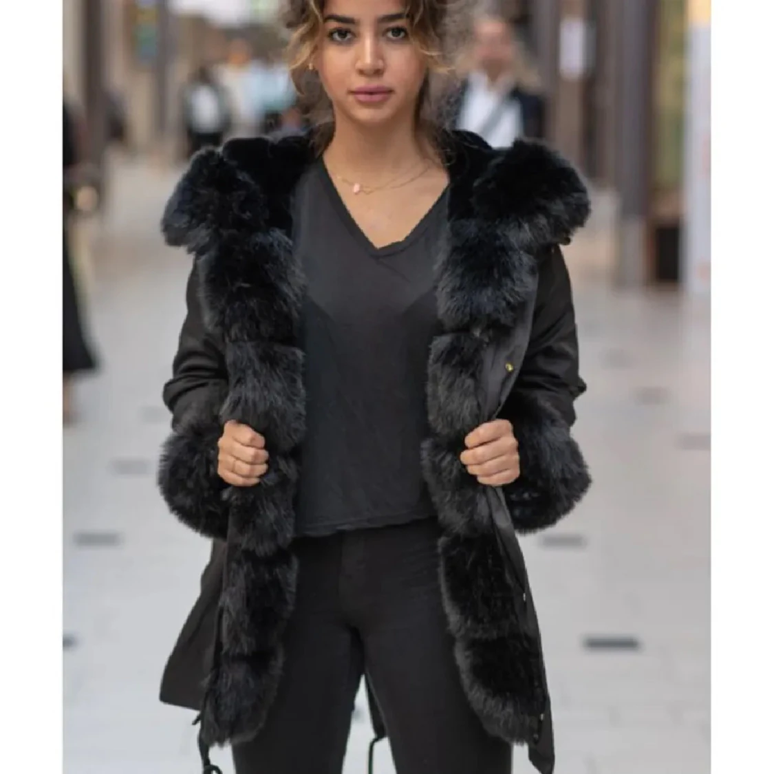 Svart pälsjacka - 1