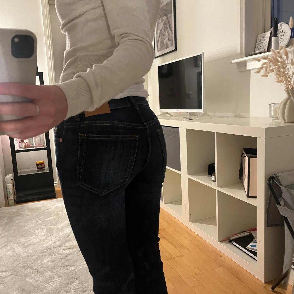 Mörkblå bootcut jeans från weekday  - 1