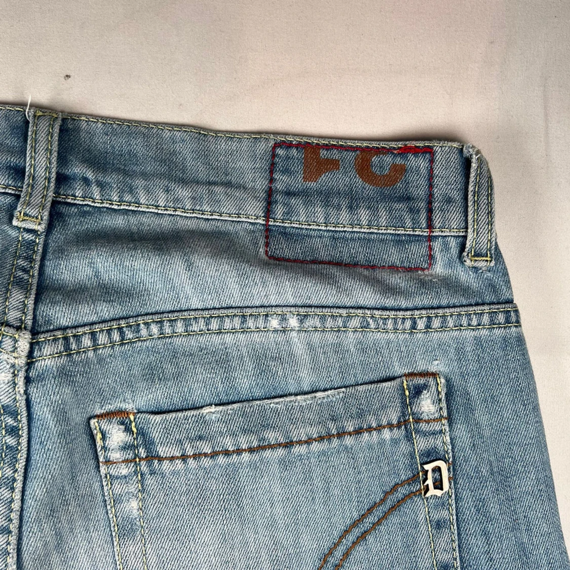 Ljusblå dondup jeans med slitningar - 1