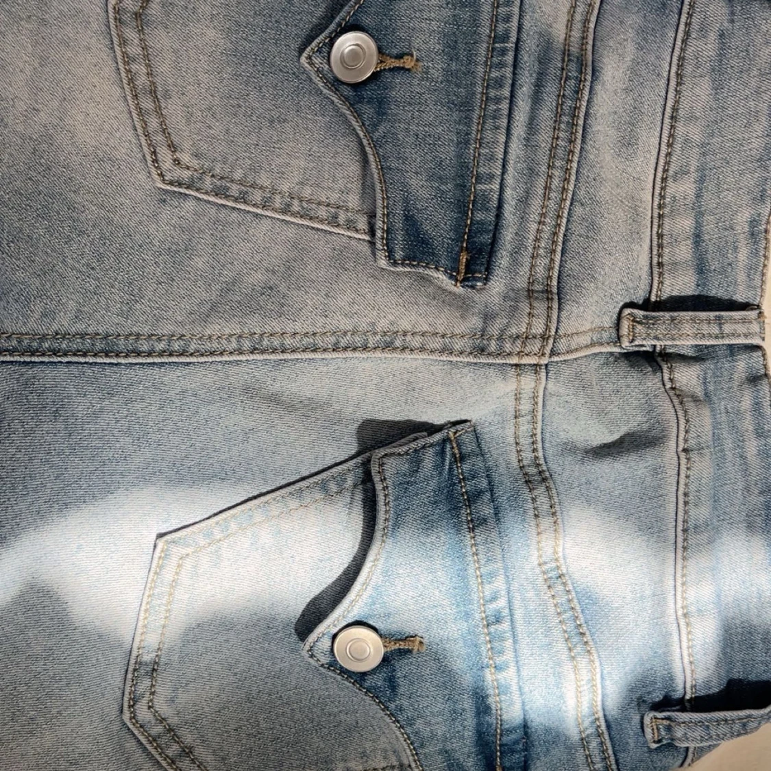 Ljusblå lågmidjade bootcut jeans från Madlady - 4