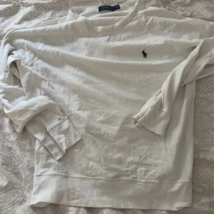 Ralph lauren tröja - 9/10 skick | inga stora tecken på användning | har bara suttit i garderoben ett tag | Bra kvalité och perfekt för vardagen, väldigt skön, pris är ej hugget i sten
