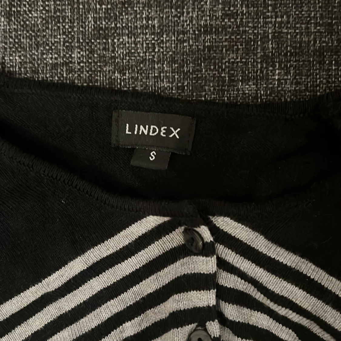 Svart och grå randig kofta från Lindex - 4