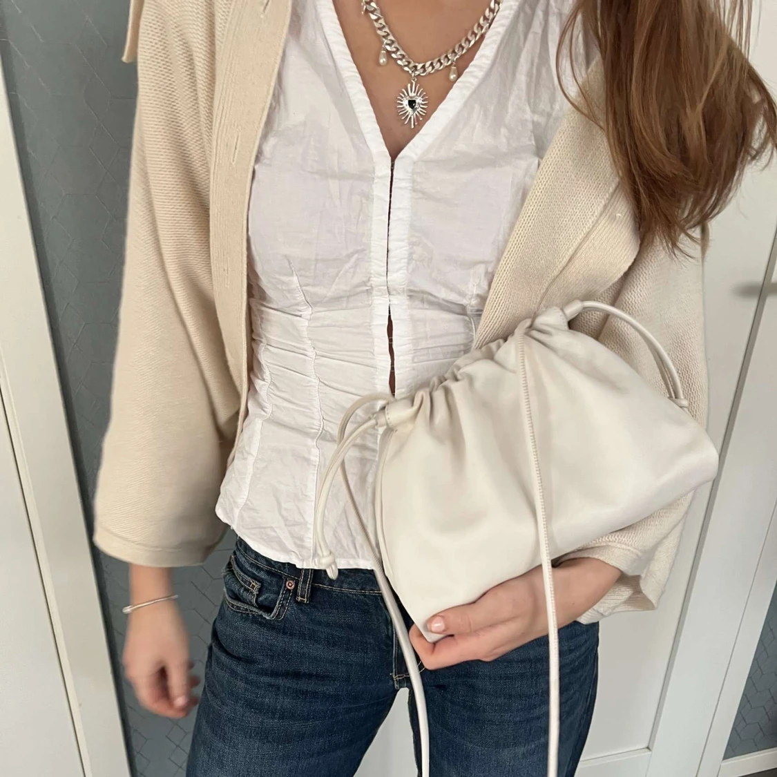 Vit clutch väska COS