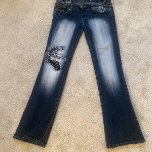 Lågmidjade bootcut crazy age jeans - Snygga blå jeans från Crazy age!pris kan diskuteras