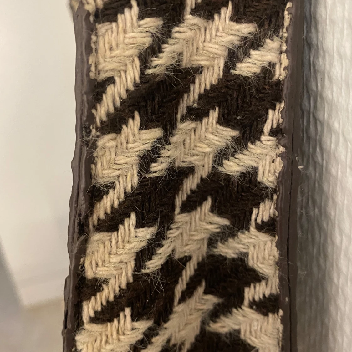 Rutig axelväska i brunt och beige - 2