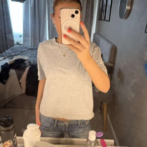 Grå t-shirt - Enkel t-shirt ifrån gina!