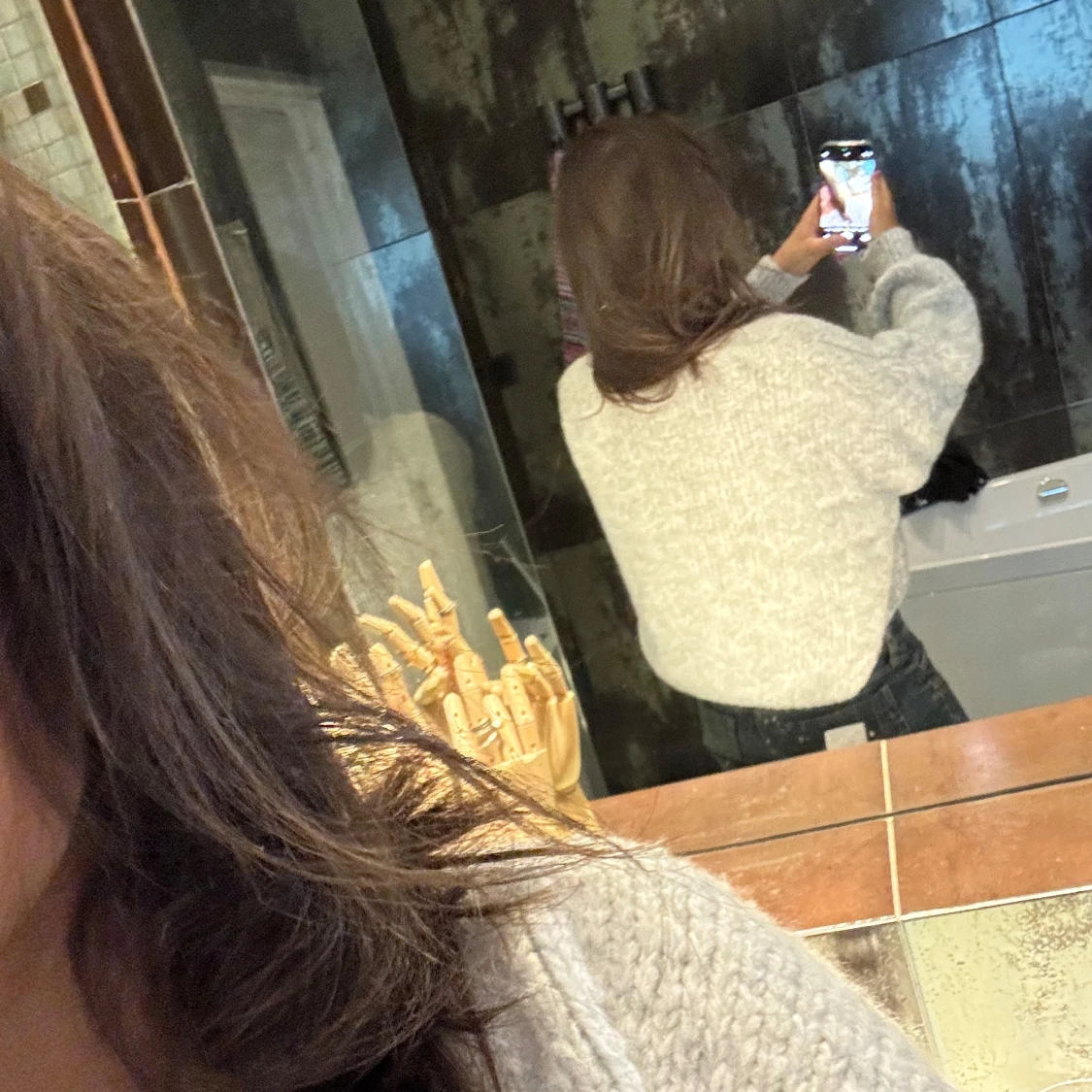 Grå stickad kofta med knytning - 2