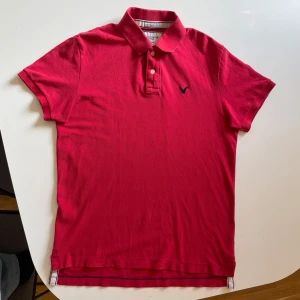 Vintage American eagle polo röd - Storlek: medium Skick: mycket bra Skriv om ni har frågor eller vill ha fler bilder