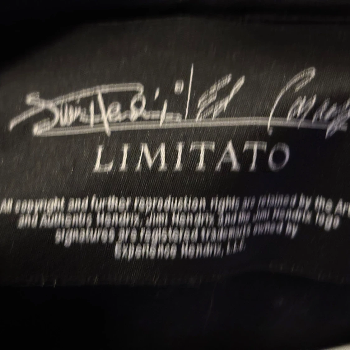 Svart hoodie från Limitato - 2