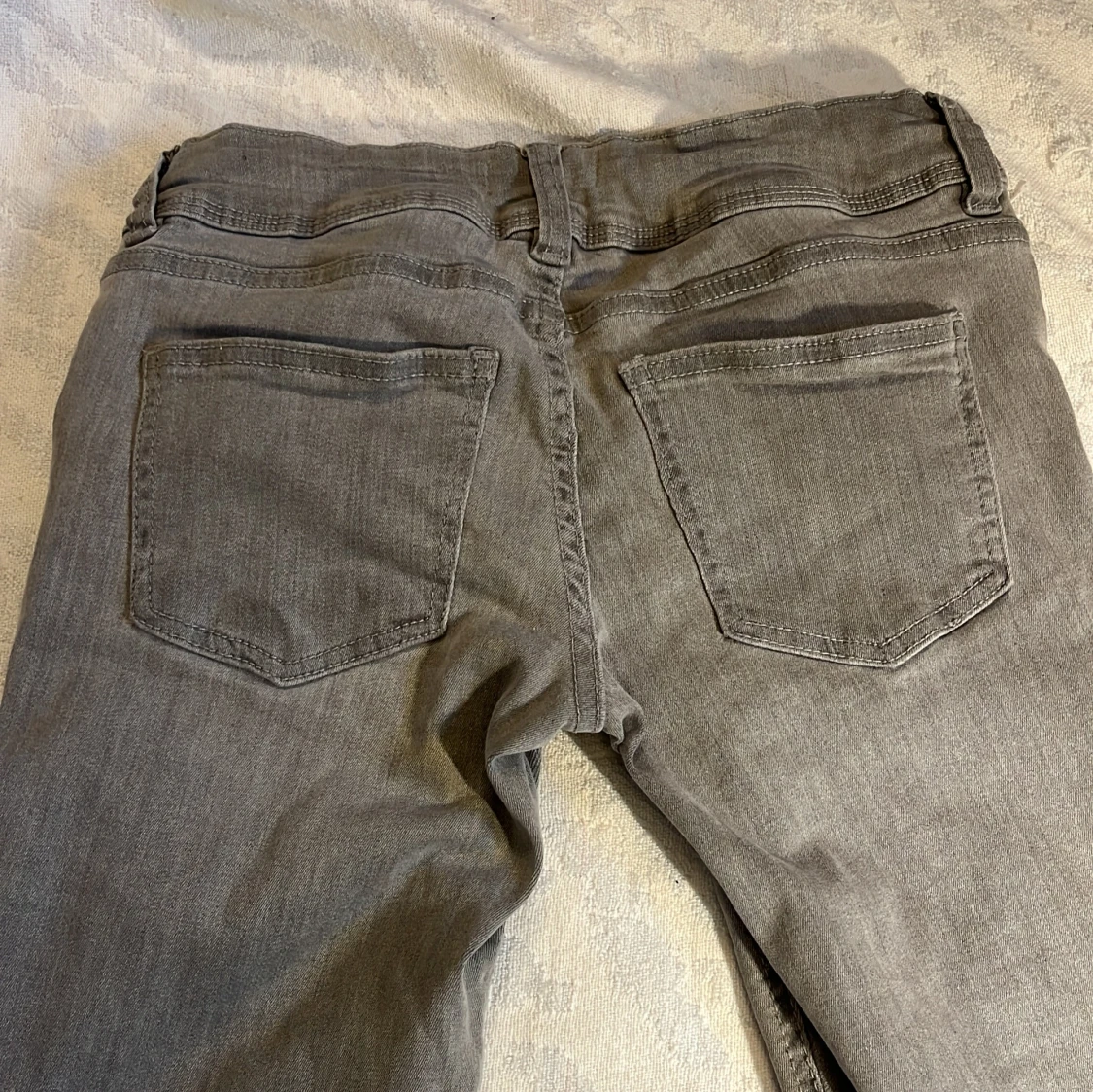 Grå bootcut jeans - 3