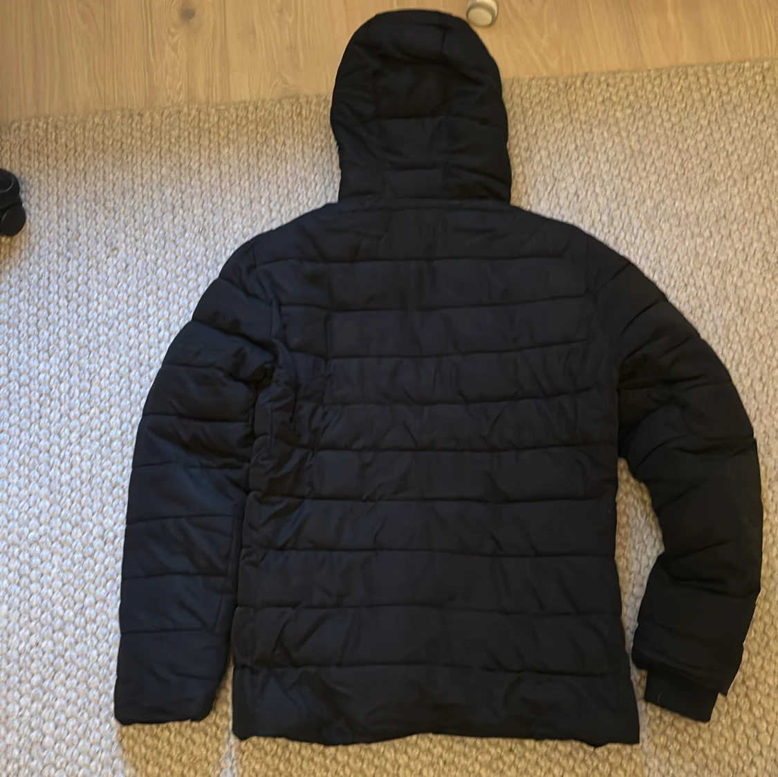 Svart quiltad jacka med huva Gymking - 1