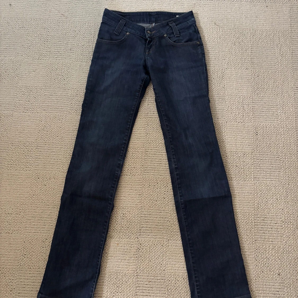 Mörkblå jeans från Lee