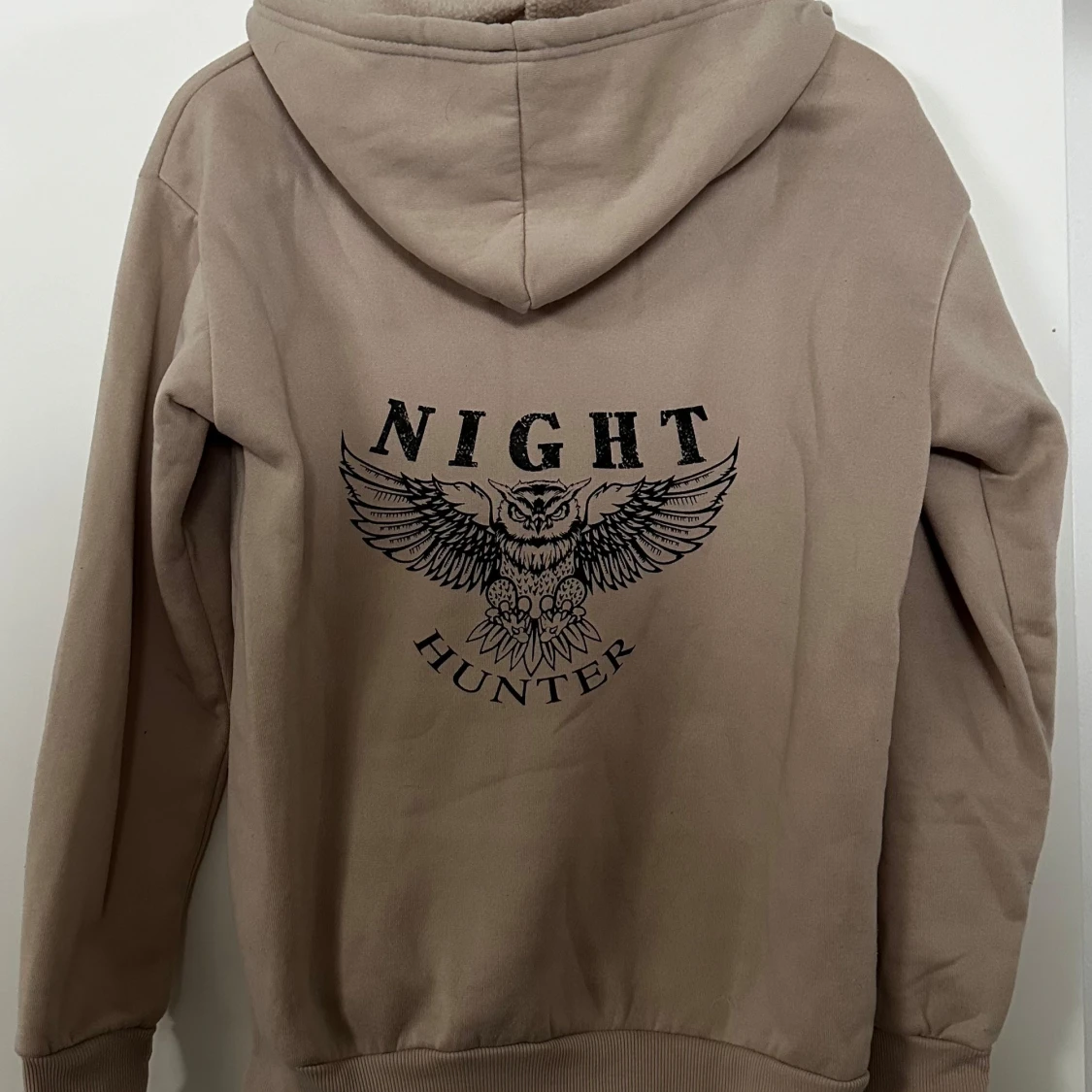Beige hoodie med tryck - 1