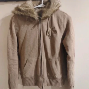 Pälströja - Super snygg tröja med päls från Abercrombie & Fitch. Stl L men passar S. 