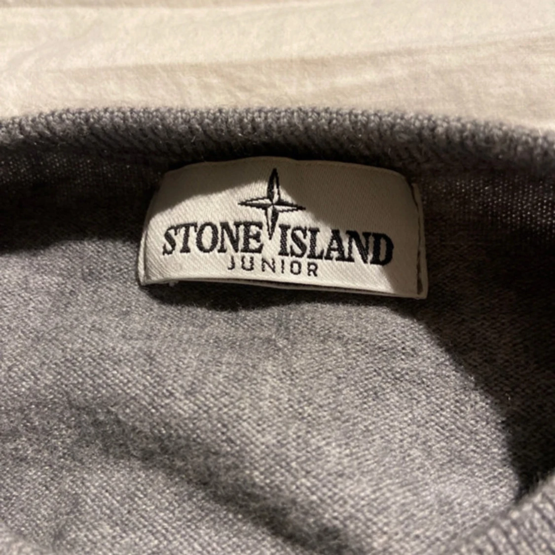 Grå stickad stone island tröja - 91