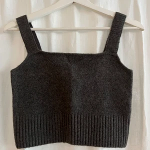  Stickat linne - Helt nytt med prislappen kvar! Croped i passformen. 