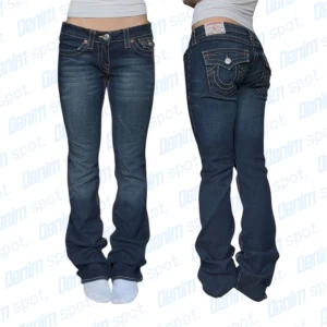 True religion bootcut jeans - Fina trueys i skick som nya! storlek w27• Mått: Längd: 102cm Innerbenslängd: 86,5cm Midjebredd: 38cm Lårbredd: 22cm Benöppning: 19cm • Vid frågor, meddela här!💙