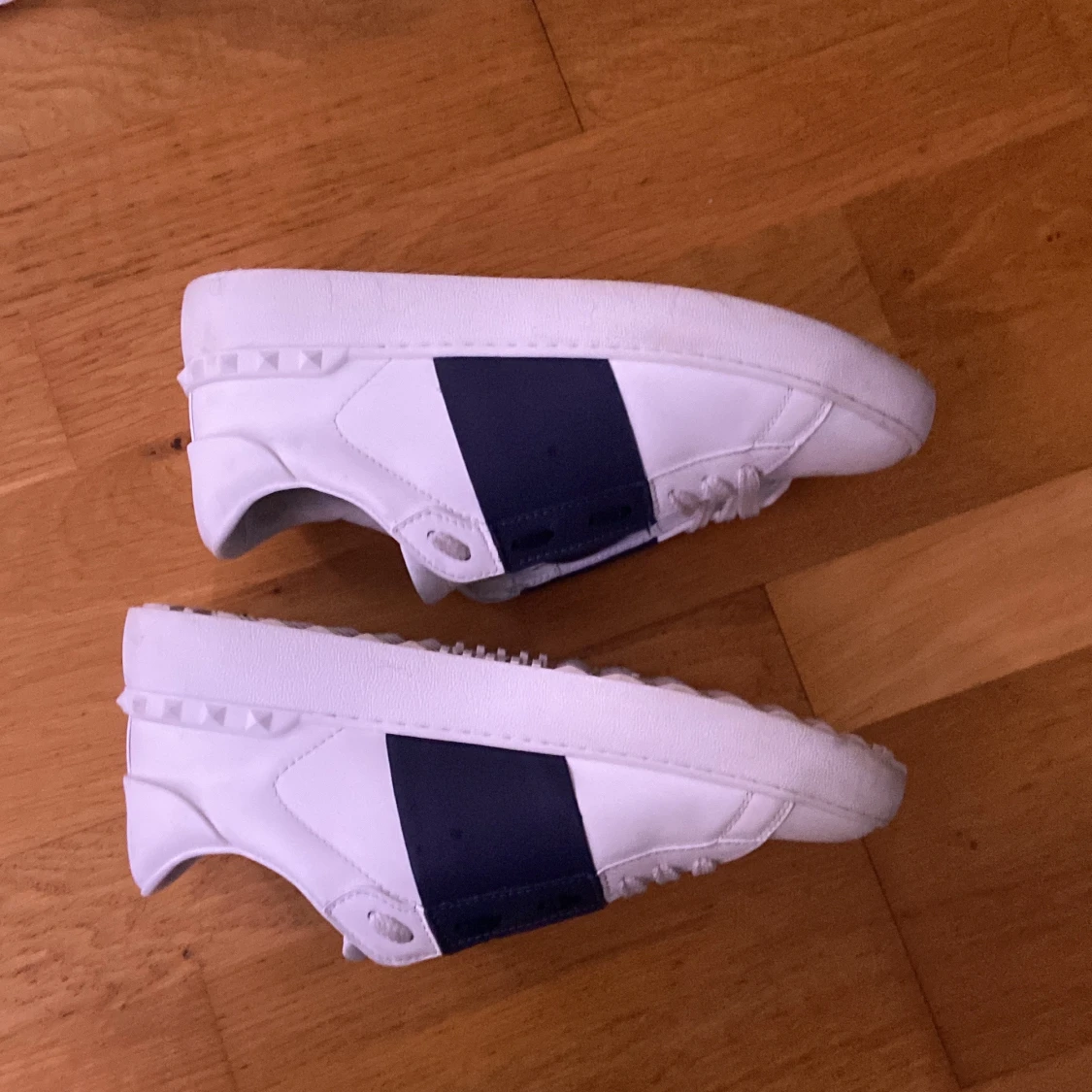 Valentino Garavani sneakers i vitt och blått - 2