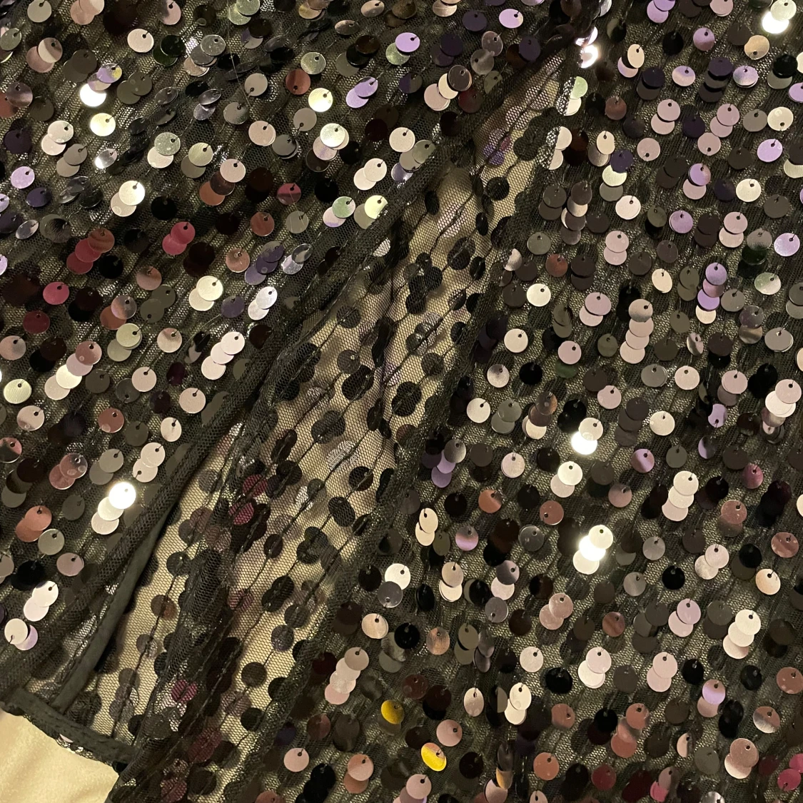 Svart paljettklänning från Lindex - 2