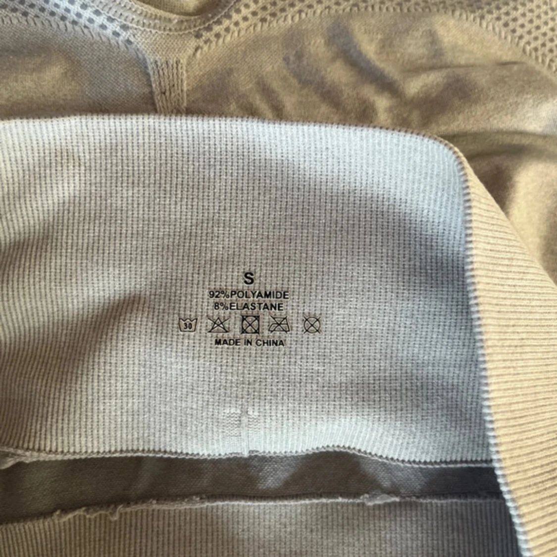 tränings shorts med scrunch - 2