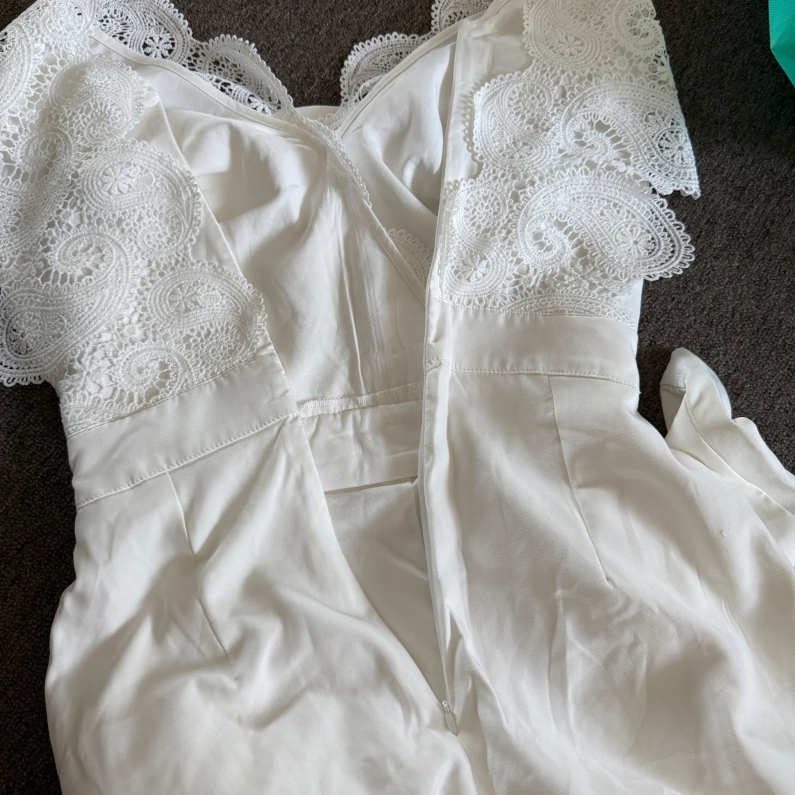 Vit spetsdetaljerad byxdress - 4