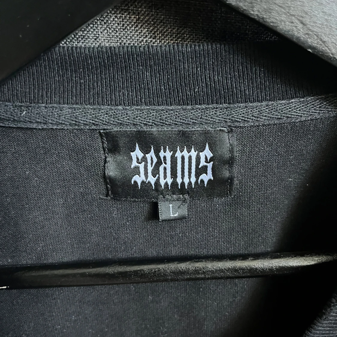 Seams t-shirt med coolt tryck - 4