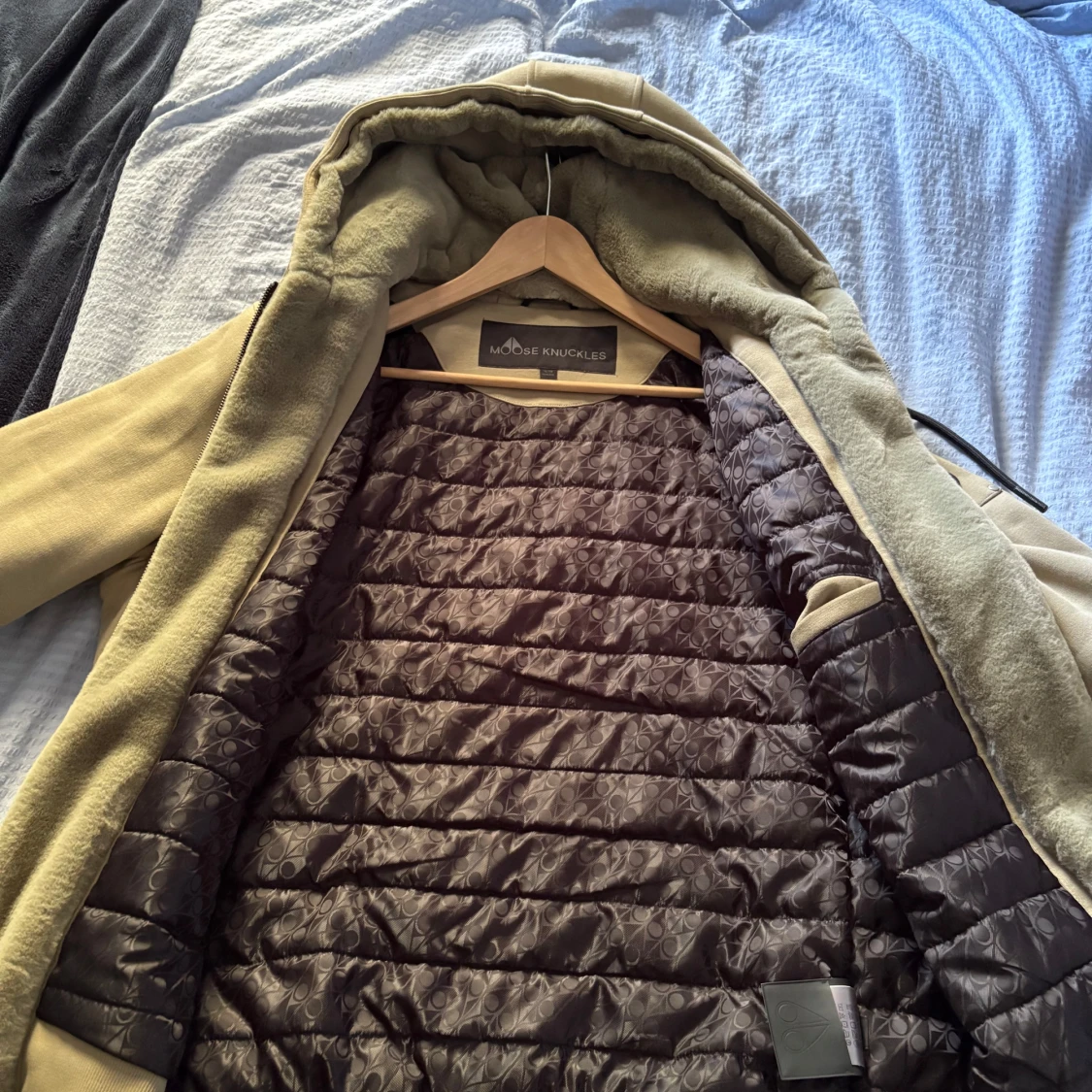 Beige hoodiejacka från Moose Knuckles - 2