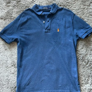 Ralph Lauren piké - Klassisk marinblå pikétröja från Polo Ralph Lauren, storlek xs