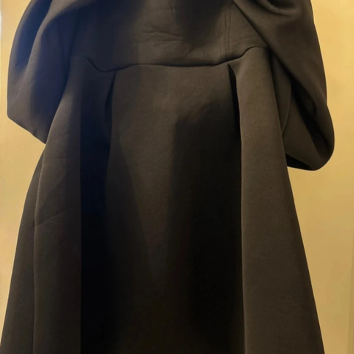 Svart kort klänning från ASOS DESIGN - 2