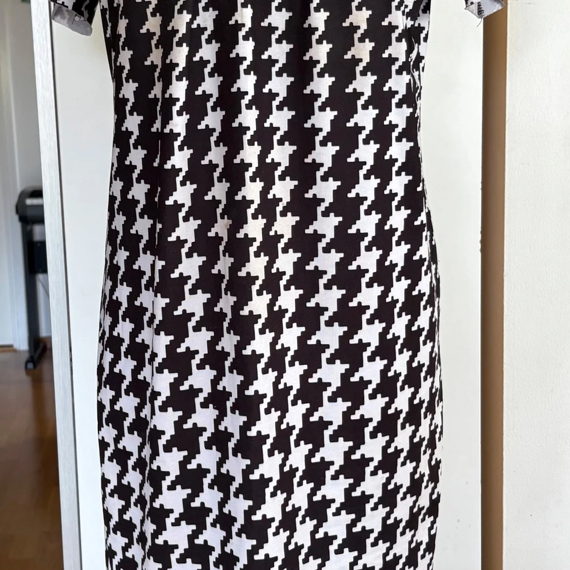 Svartvit rutig kortklänning Laura Kent