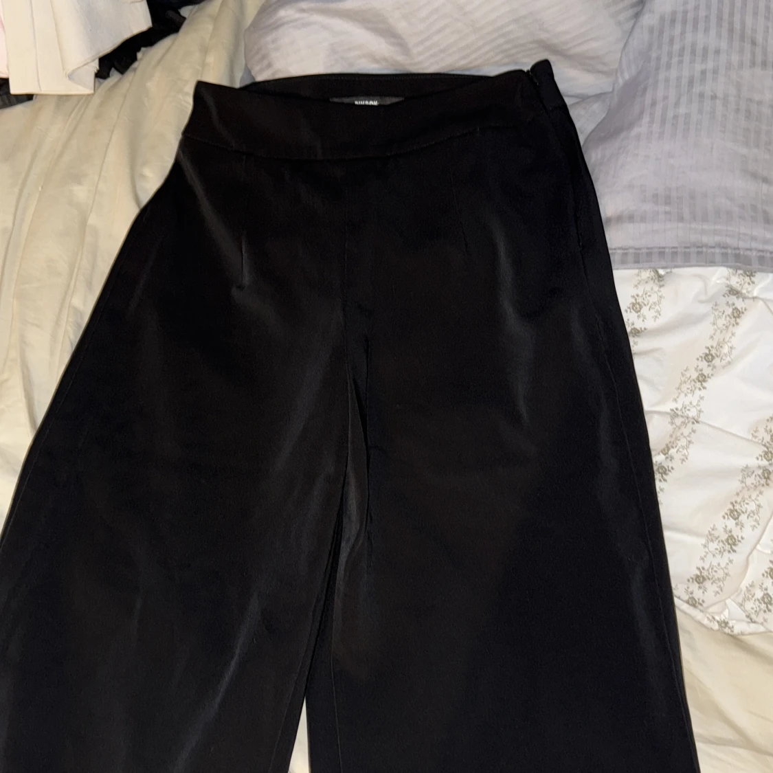 Högmidjade kostymbyxor