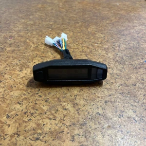 Hastighetsmätare  - Säljer en hastighets mätare från svedutuning helt ny men passar inte min moped. Passar många olika annars är de bara att ta bort kontakterna och koppla in om man kan lite el men sånt kan inte jag, nypris 600