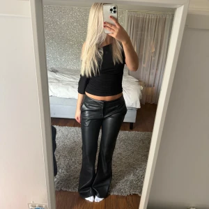 Lågmidjade skinnbyxor - Fint skick i strl S💖
