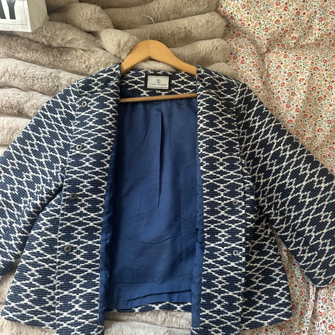 Mönstrad blåvit rock från Flash Woman - 1