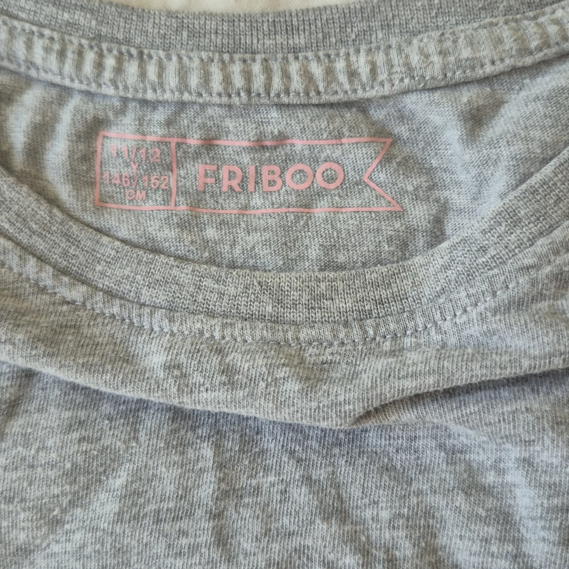 Grå t-shirt från Friboo - 2