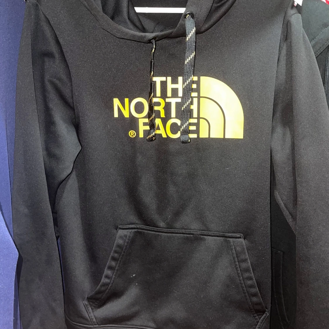  The North Face hoodie