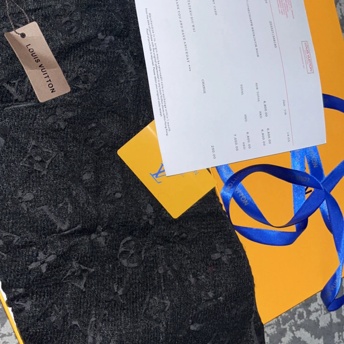 Black Louis Vuitton monogram Scarf - 1