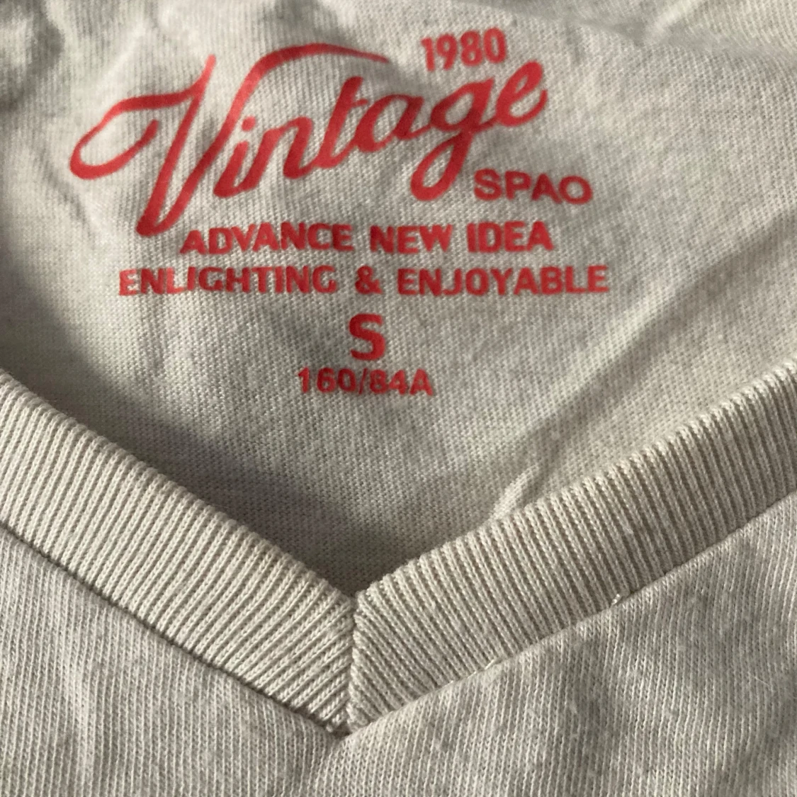 Vit v-ringad t-shirt från Vintage SPAO - 1