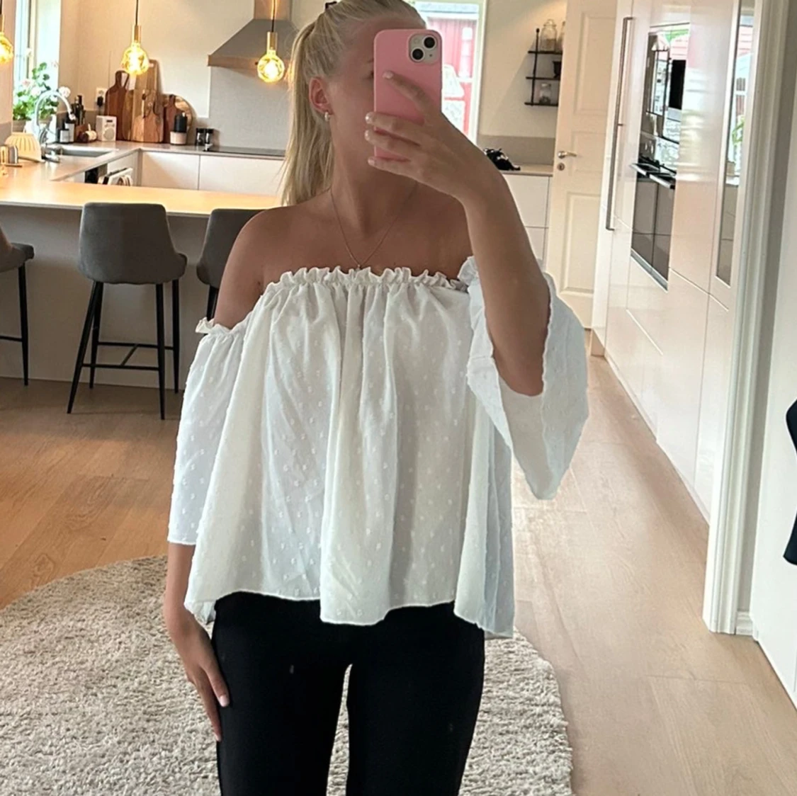 Vit offshoulder blus med vida ärmar