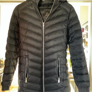 Moose knuckles  - Fin höst/vår jacka, köpt på johnells kvitto finns. Använd få gånger 