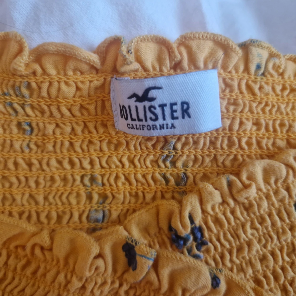 Gul blommig offshoulder topp Hollister - 2