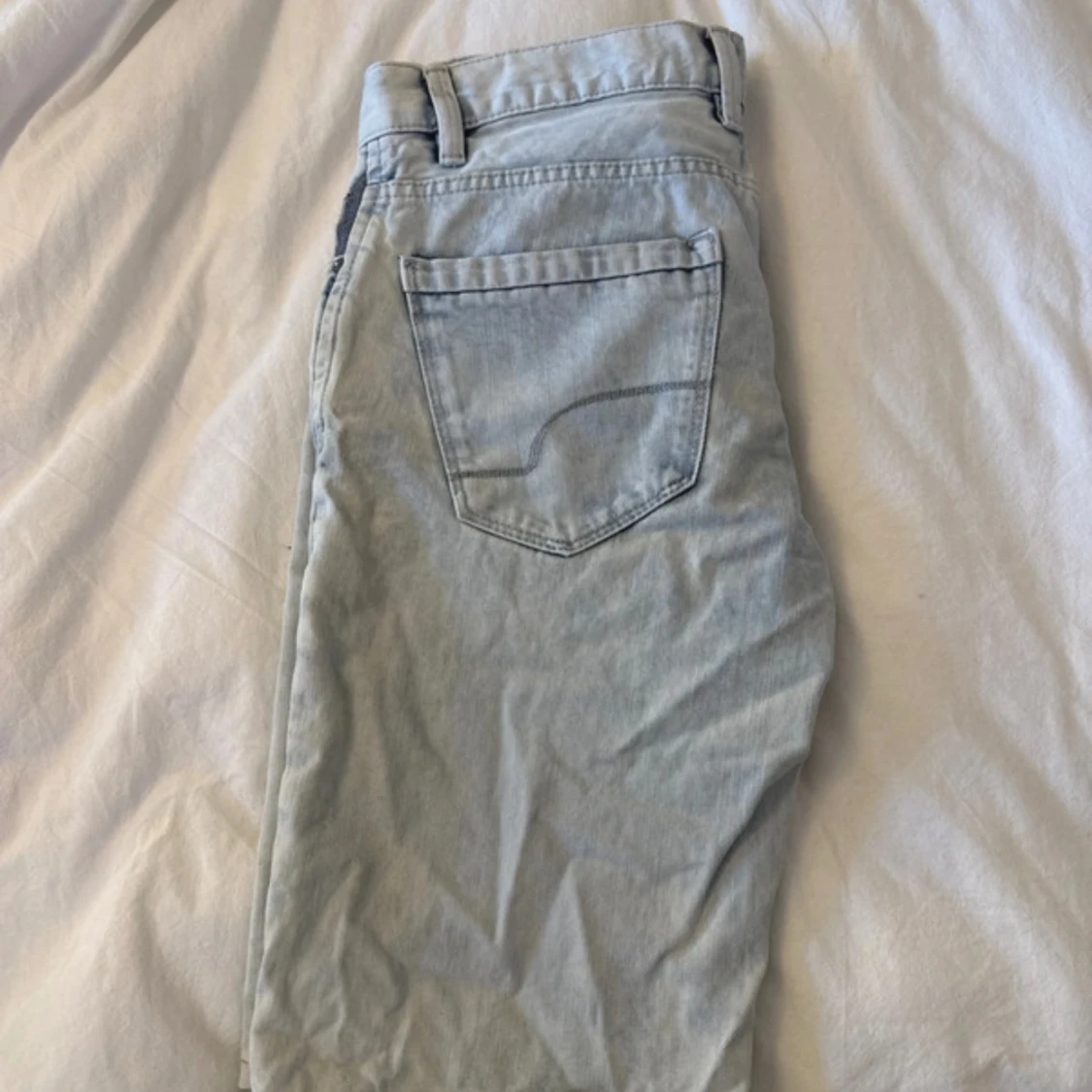 Ljusblå jeansshorts i loose fit - 1