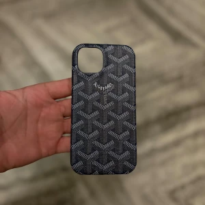 Mobilskal - Helt ny och oanvänd. Passar iPhone 13/14. Har även för 12/12 PRO i färgen svart