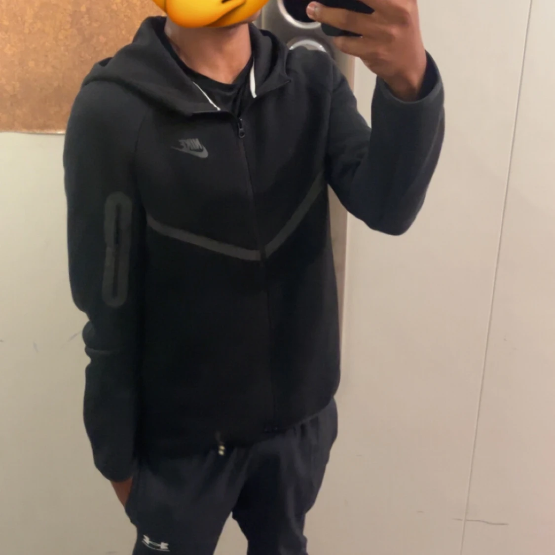 Svart Nike tech. - 1