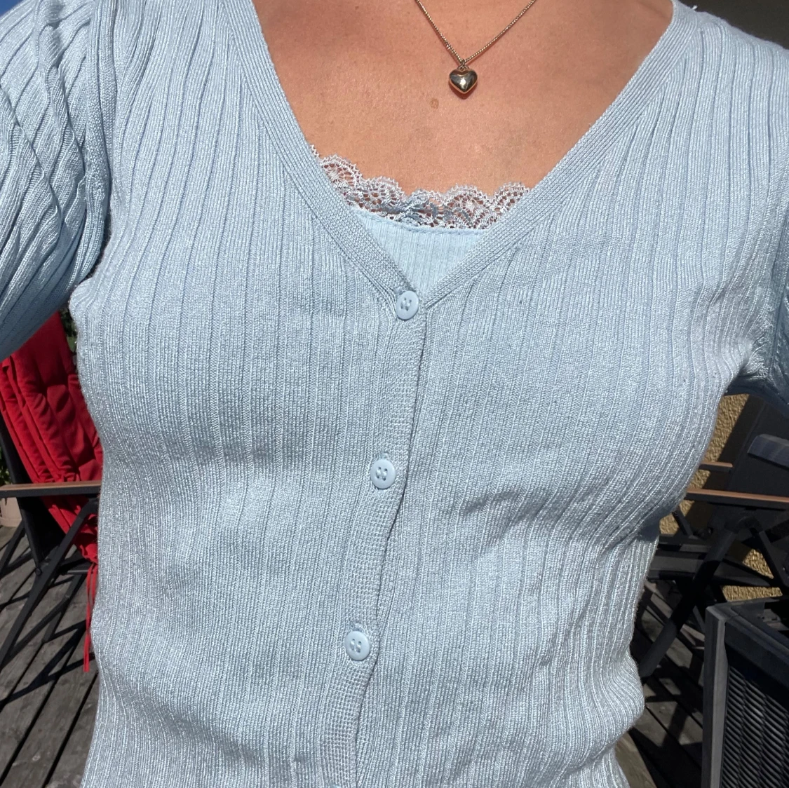 Ljusblå ribbad kofta med v-ringning - 1