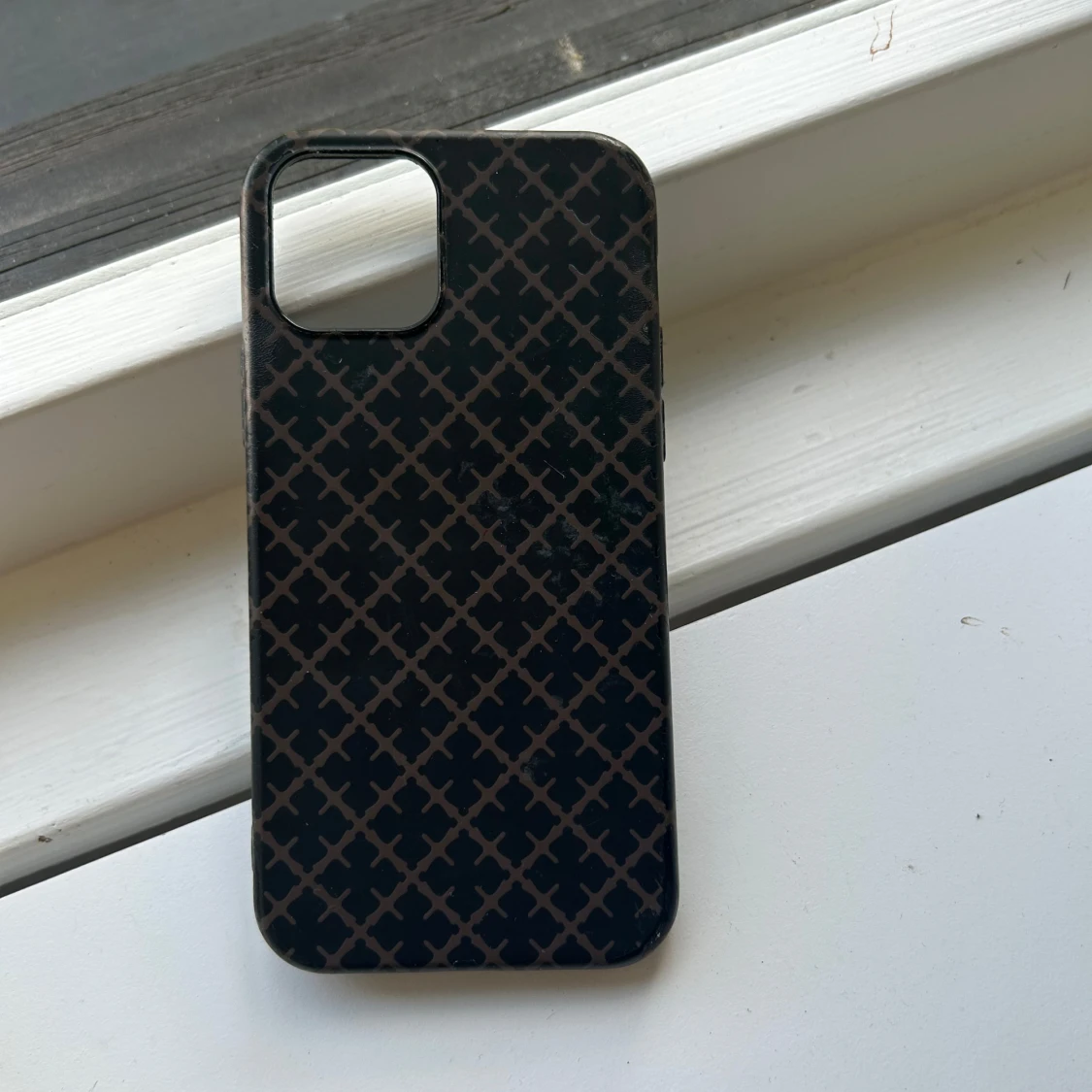 Svart mönstrat mobilskal By Malene Birger