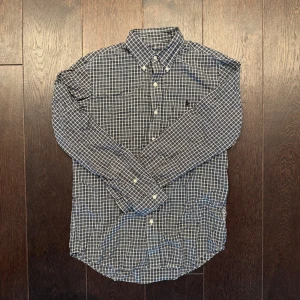 Polo Ralph Lauren skjorta - Hej säljer nu denna väldigt unika polo Ralph Lauren skjorta som är i storlek small och skick 10/10 aldrig använd och inga defekter över huvudtaget. Kom dm för mer frågor och bilder 😊🙌