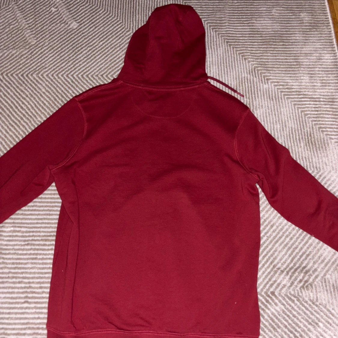 Mörkröd hoodie från Polo Club - 1