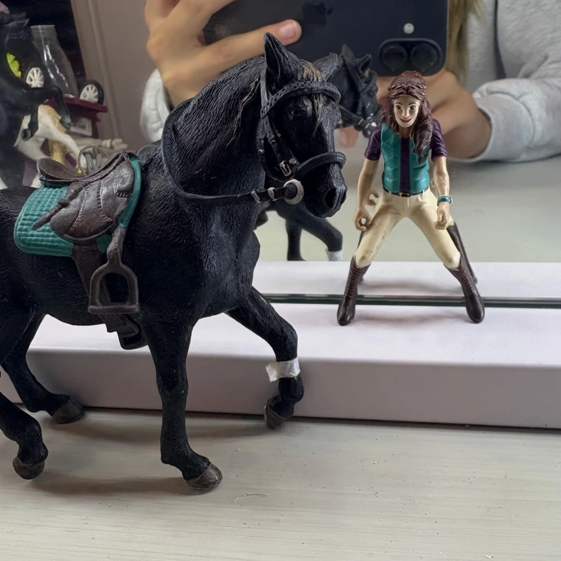 Häst och ryttare där det ingår utrustning till hästen❤️ - 1